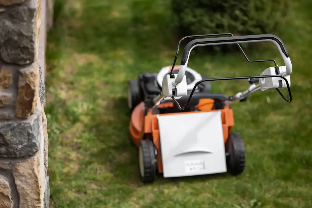 How to Know When Your Lawnmower Needs a Service
