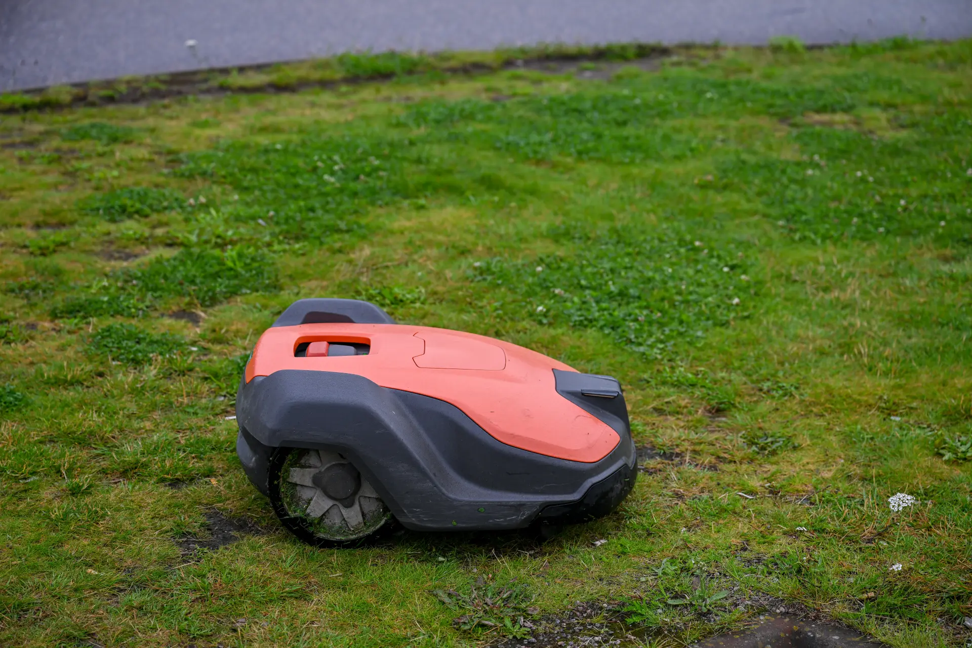 Robotic Lawnmowers for Sale Northampton and Northamptonshire