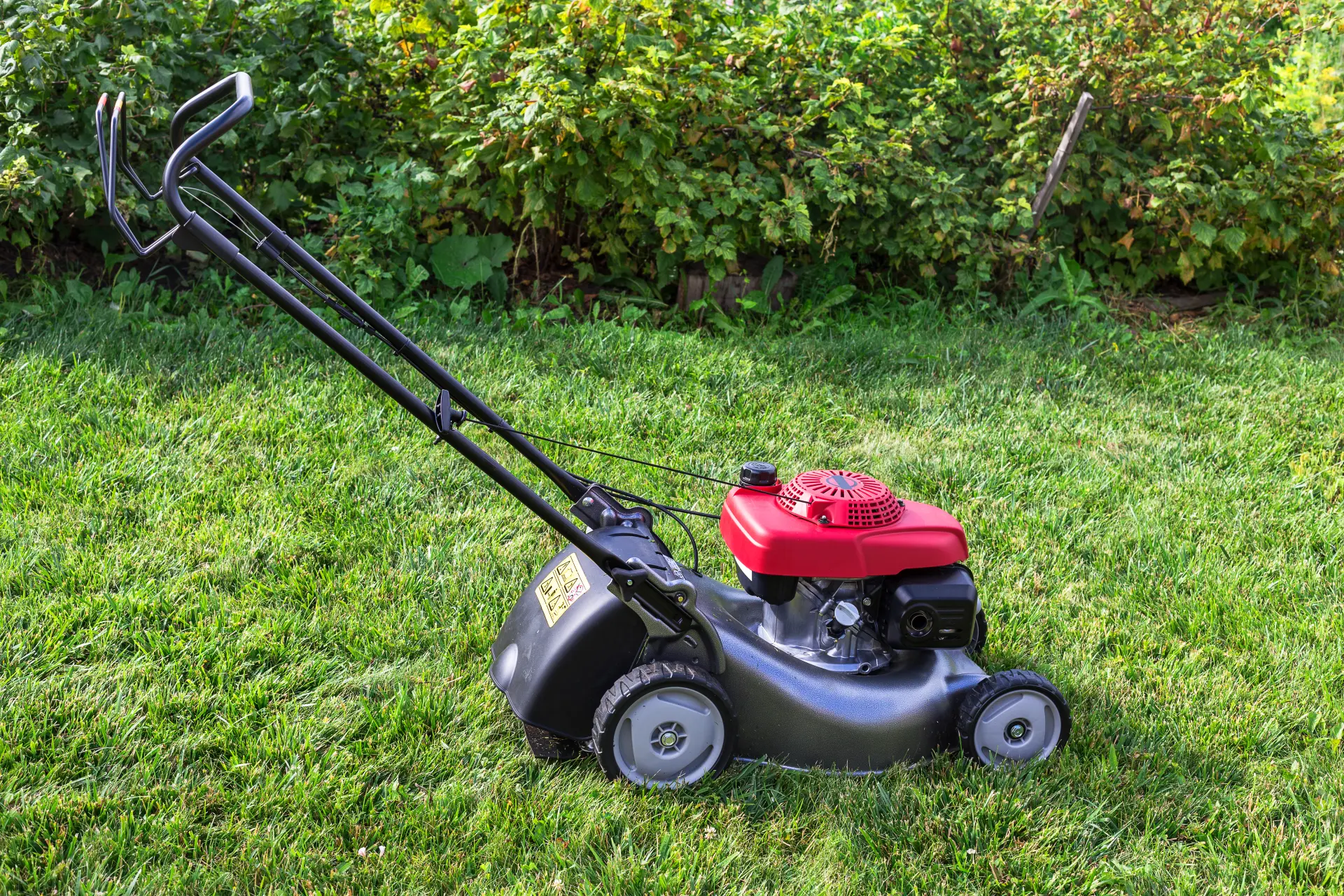 Blades Aren&rsquo;t Cutting - Know When Your Lawnmower Needs a Service