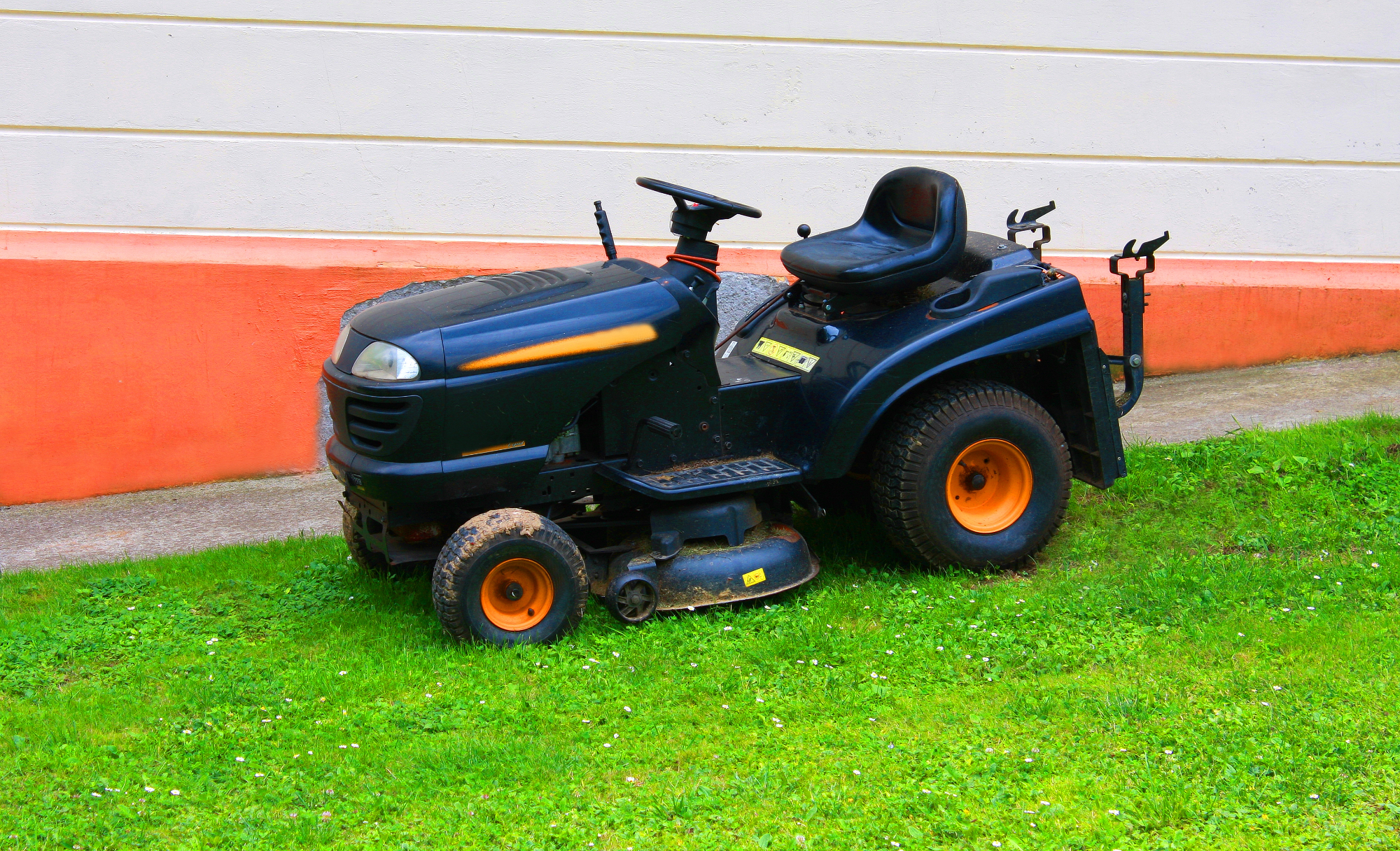 Is It Worth Getting A Ride On Mower? Ride-on Mowers For Sale Northampton
